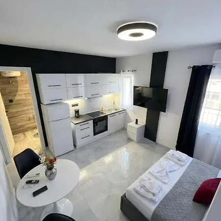 Mediterranean Port Apartmán
